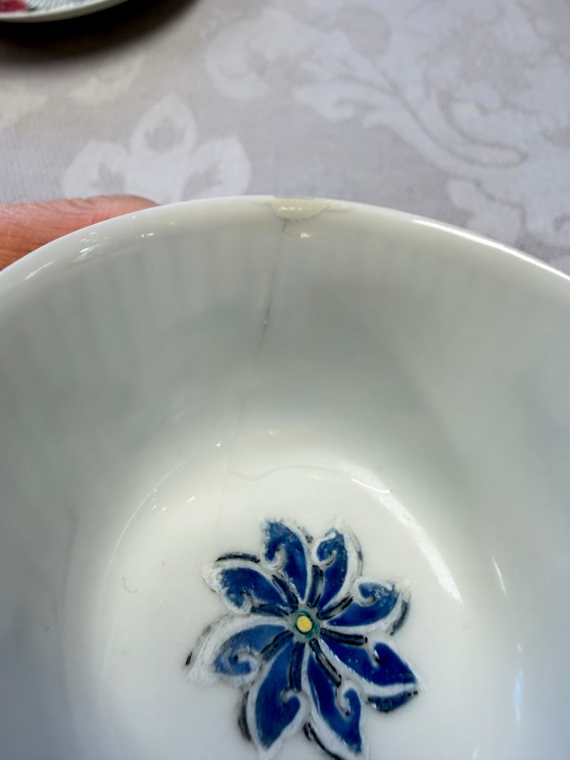 A Chinese famille rose tea bowl and saucer with floral design - 图16