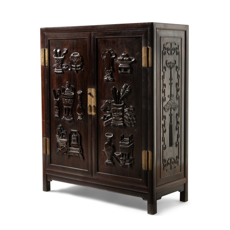A part of a finely carved ‘Hundred Antiques’ zitan compound cabinet and panelled front doors of the hat chest - 图2