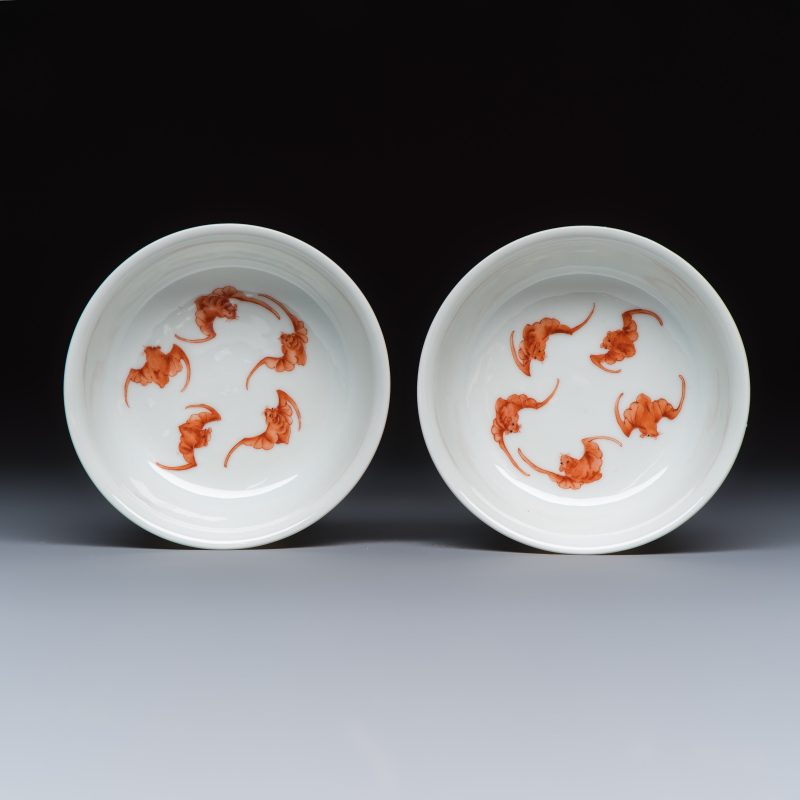 A pair of Chinese famille rose shallow bowls with birds among bamboo, and bats - 图6