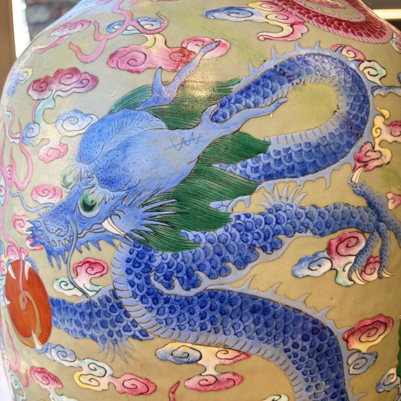 A large Chinese famille rose celadon-ground 'Dragon' vase - 图17