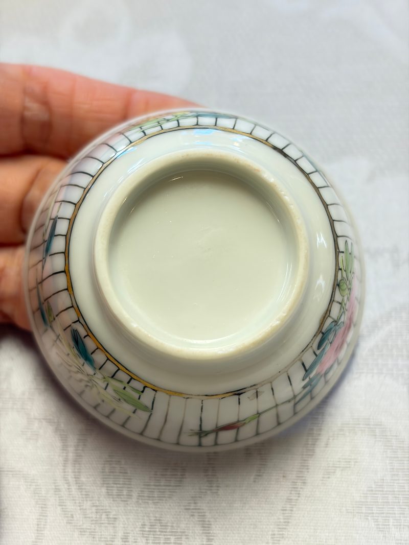 A Chinese famille rose tea bowl and saucer with floral design - 图17