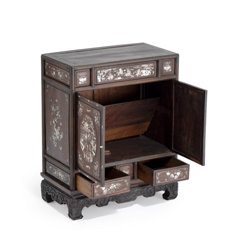A Vietnamese mother-of-pearl-inlaid wooden two-door cabinet - 图2
