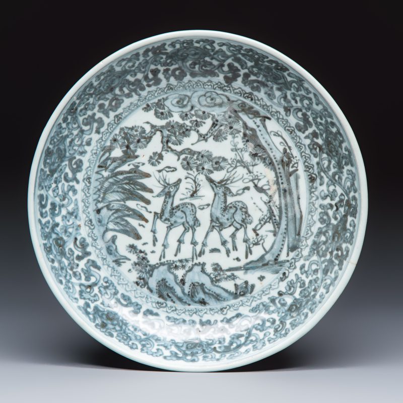 A Chinese blue and white 'Deer' dish