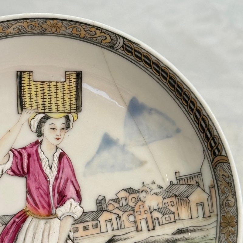 A pair of Chinese famille rose 'Milkmaid' saucers - 图21
