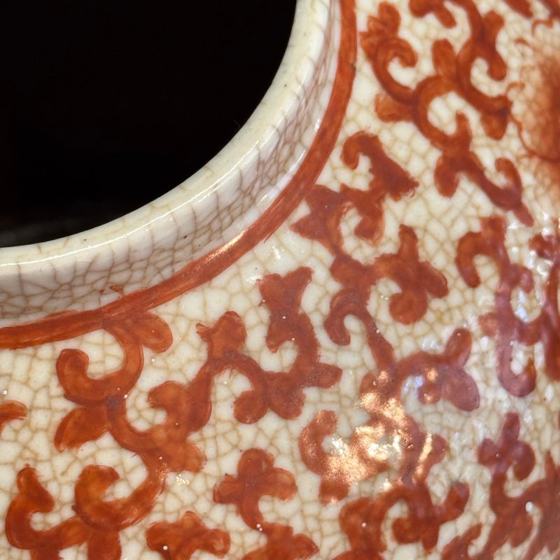 Three Chinese famille rose, verte and iron-red-decorated jars, one mounted as a lamp - 图26