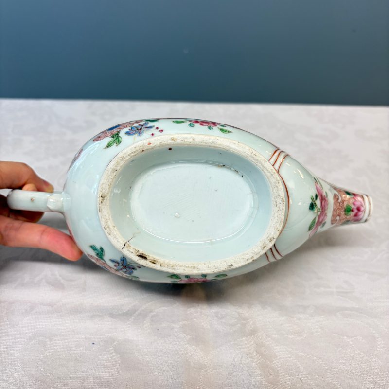 A pair of Chinese famille rose sauceboats with floral scroll design - 图27