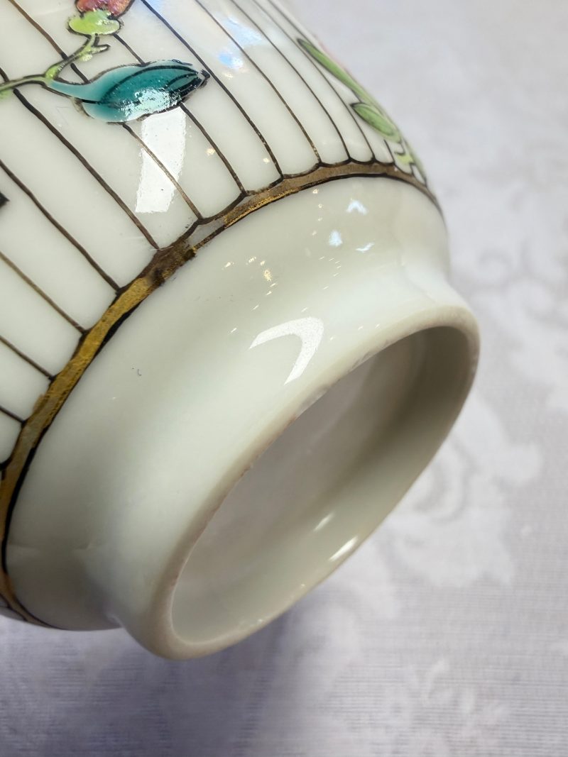 A Chinese famille rose tea bowl and saucer with floral design - 图19