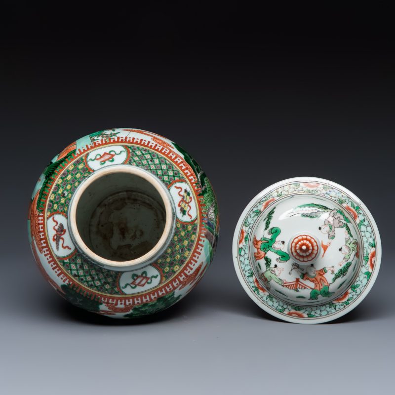 A Chinese famille verte 'Scholars and Court Ladies' baluster vase and cover - 图6