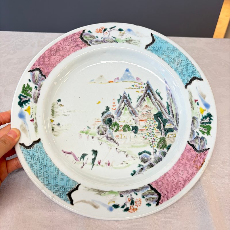 A collection of 13 Chinese famille rose 'Landscape' plates and dishes - 图129
