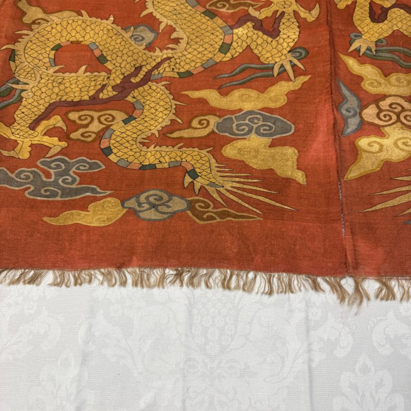 A Chinese coral-ground kesi 'Dragons' panel - 图6