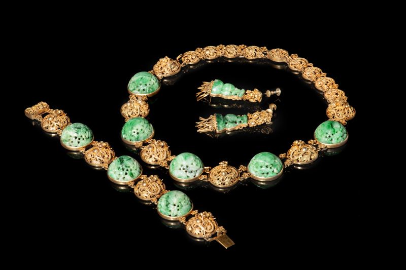 A jadeite and gilded-copper parure consisting of a necklace, bracelet and pair of earrings - 图1