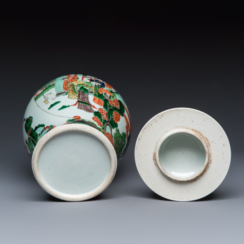 A Chinese famille verte 'Scholars and Court Ladies' baluster vase and cover - 图7