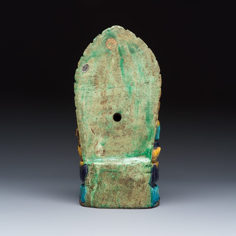 A Chinese gilt-decorated Fahua-glazed stoneware 'Bodhisattva with Attendants' group - 图4