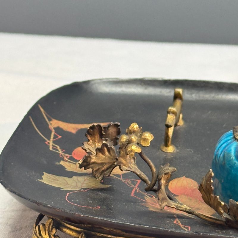 A French lacquered and gilt-bronze-mounted inkwell with a Chinese turquoise-glazed Buddha - 图12
