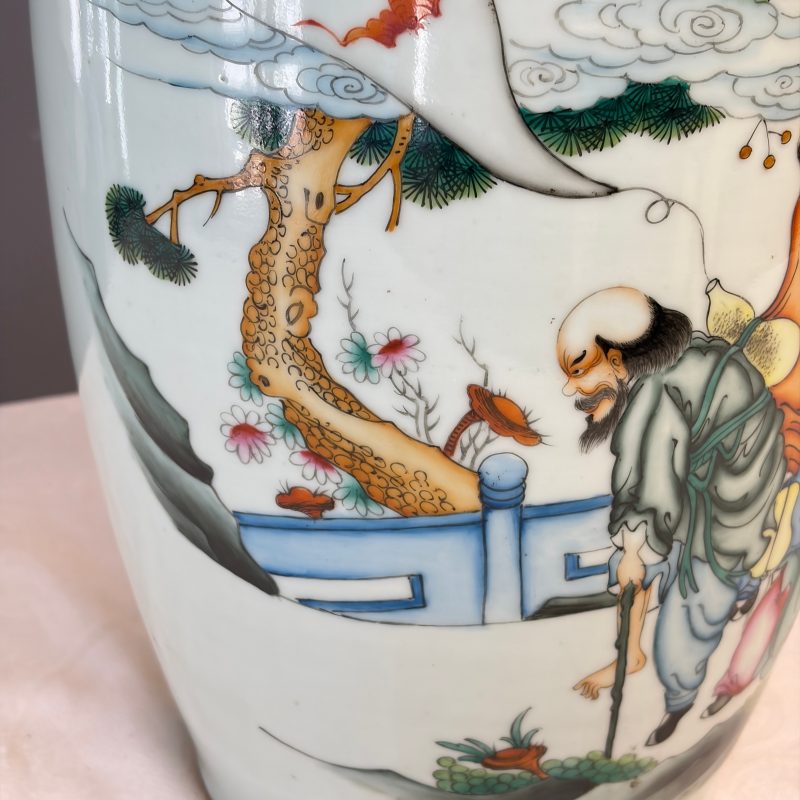 A pair of Chinese famille rose 'Immortals' vases - 图28