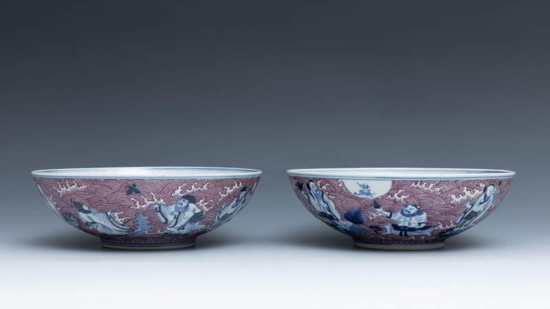 A pair of underglaze-blue and puce-enamelled 'Immortals' bowls, Guangxu mark and of the period (1875-1908) - 图3