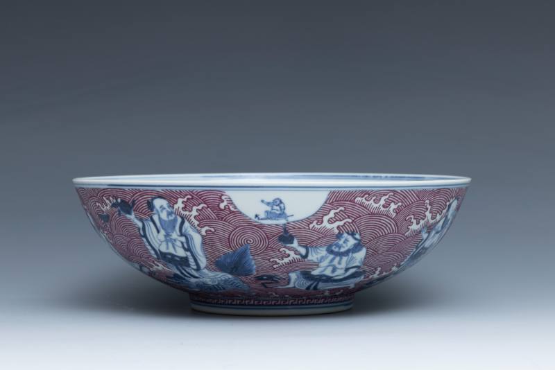 A pair of underglaze-blue and puce-enamelled 'Immortals' bowls, Guangxu mark and of the period (1875-1908) - 图4