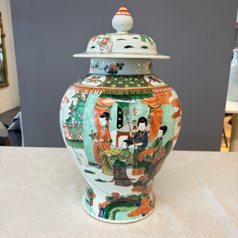 A Chinese famille verte 'Scholars and Court Ladies' baluster vase and cover - 图8