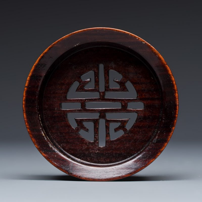 A Chinese wucai 'Peony Scroll' jar - 图9