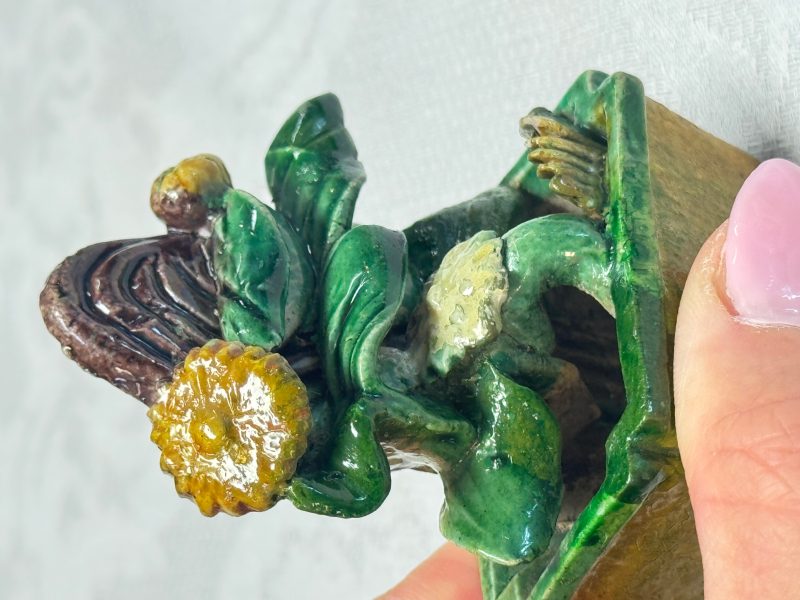 Three Chinese famille verte sancai biscuit 'Jardinière' incense stick holders - 图24