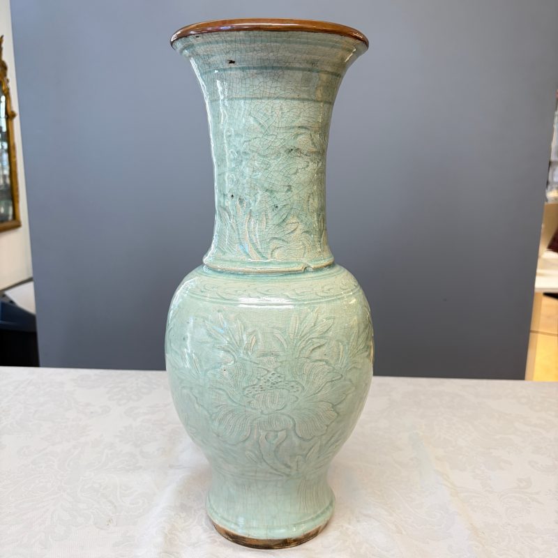A Chinese Longquan celadon-glazed incised 'Peony' yenyen vase - 图18