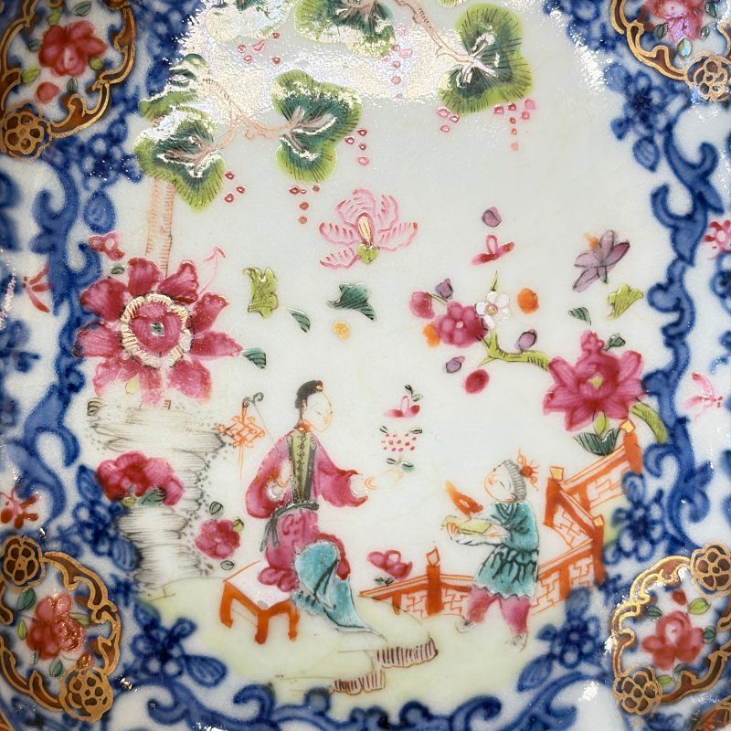 A pair of Chinese famille rose leaf-shaped saucers with figural design - 图8