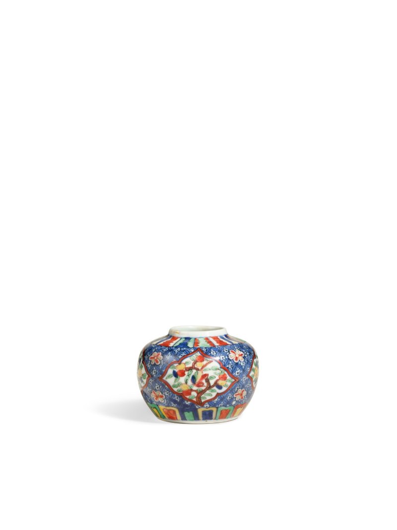 A small wucai 'bird and flower' jar, Mark and period of Wanli | 明萬曆　五彩錦地開光花鳥紋小罐　《大明萬曆年製》款