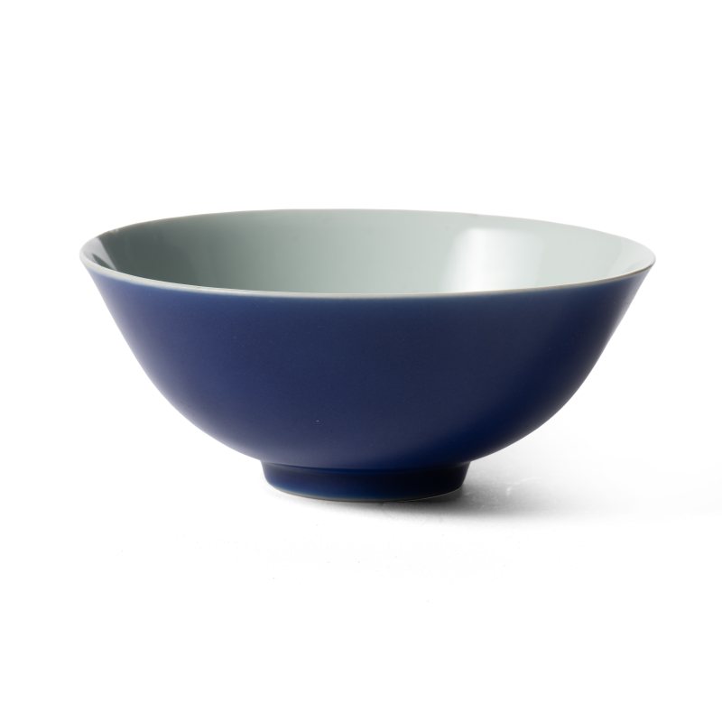 A pair of blue-glazed bowls, Qianlong mark and of the period (1736-1795) - 图3