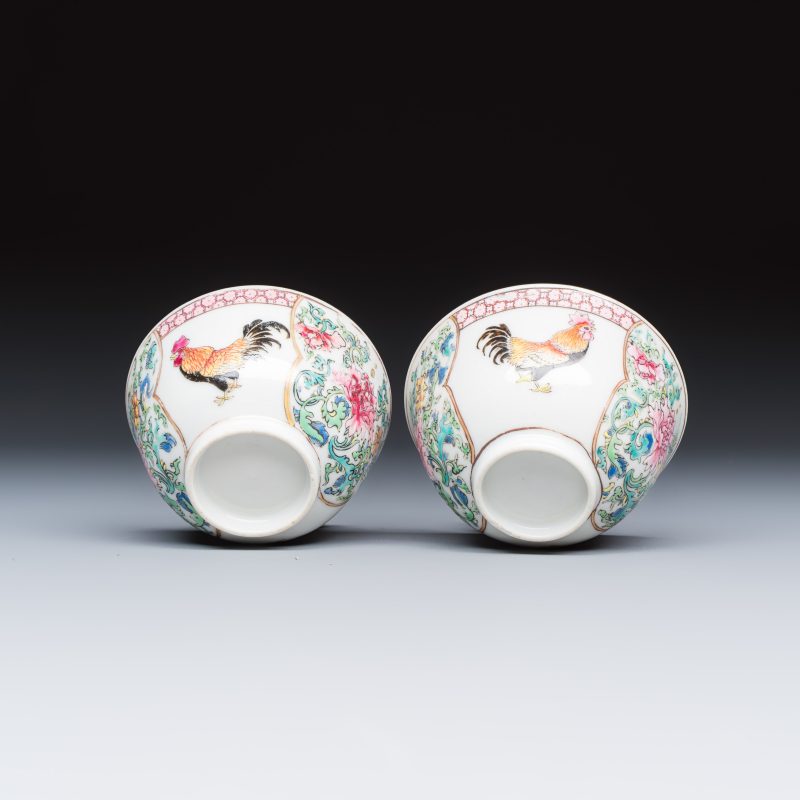A pair of fine Chinese famille rose 'Rooster' tea bowls and saucers - 图9