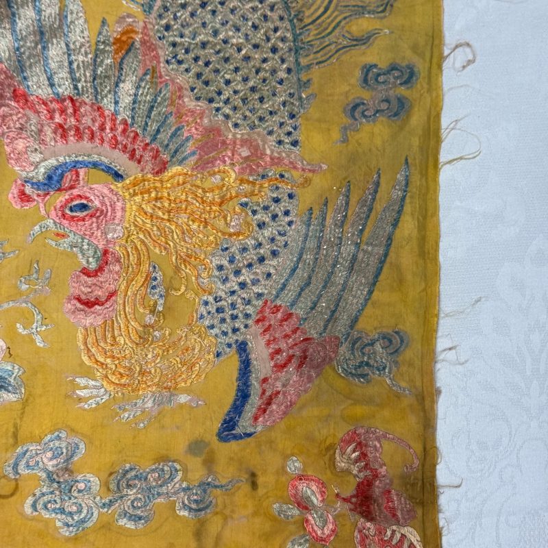 A pair of Chinese yellow-ground embroidered 'Dragons' and 'Phoenixes' panels - 图42