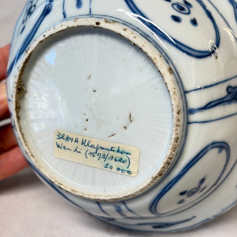 Two Chinese 'Kraak' blue and white plates and two 'Klapmuts' bowls - 图48