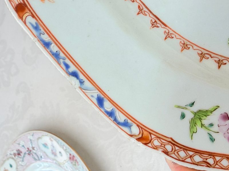 Two pairs of Chinese famille rose plates - 图9