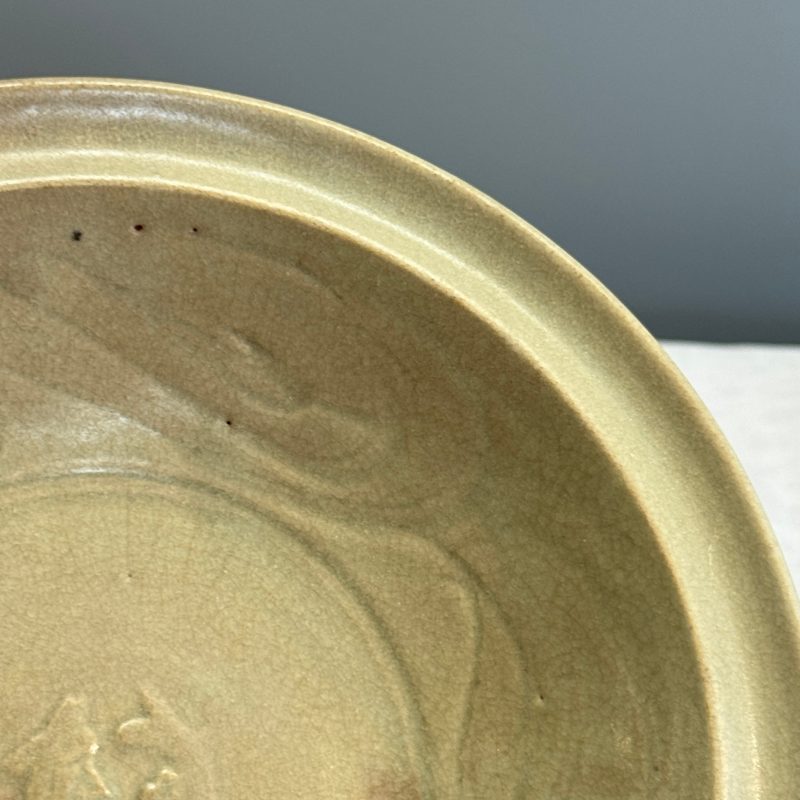 Two Chinese qingbai plates and a Longquan celadon plate - 图11
