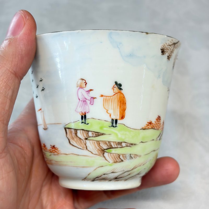 Three sets of Chinese export famille rose and grisaille 'European Subject' tea bowls and saucers - 图37