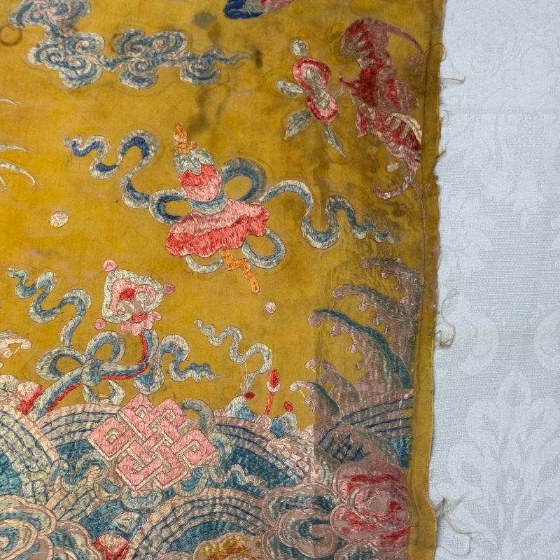 A pair of Chinese yellow-ground embroidered 'Dragons' and 'Phoenixes' panels - 图41