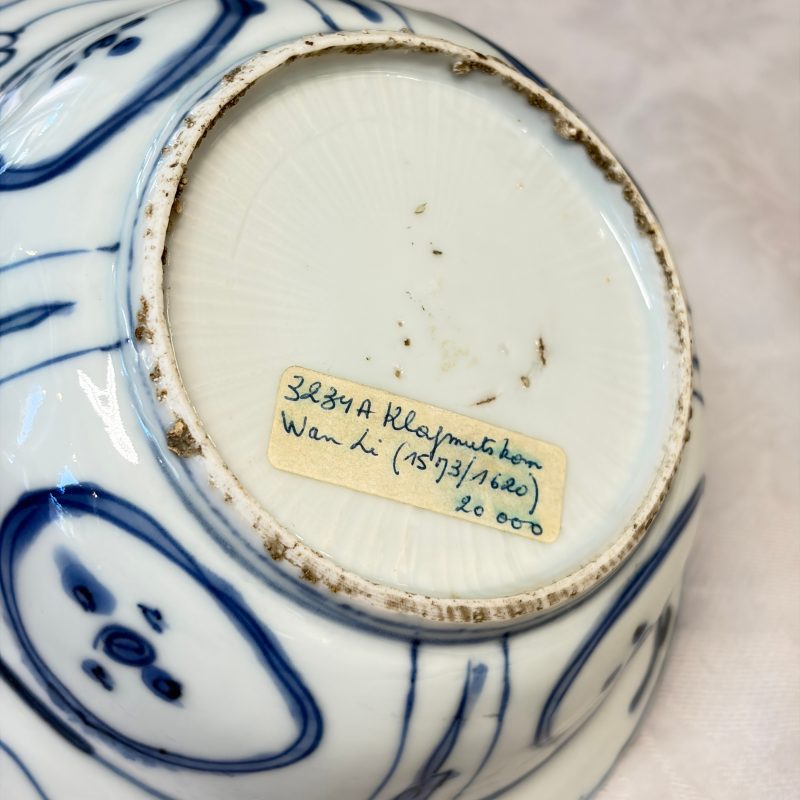 Two Chinese 'Kraak' blue and white plates and two 'Klapmuts' bowls - 图47