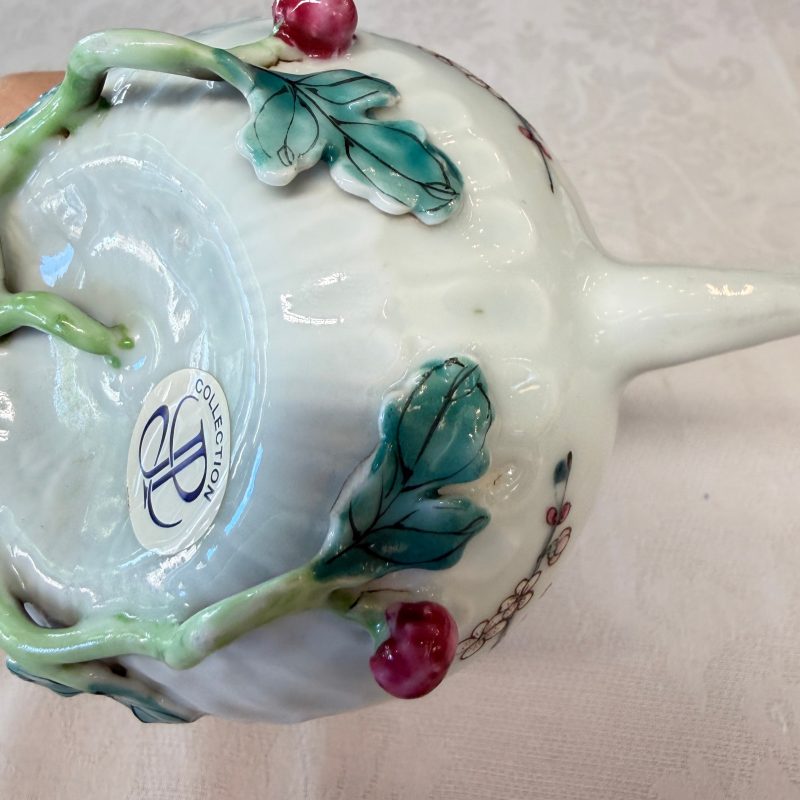 A Chinese famille rose 'Pheasant among Flowering Branches' teapot and cover with relief design - 图19