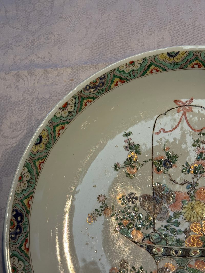 A Chinese famille verte 'Flower Basket' dish - 图4