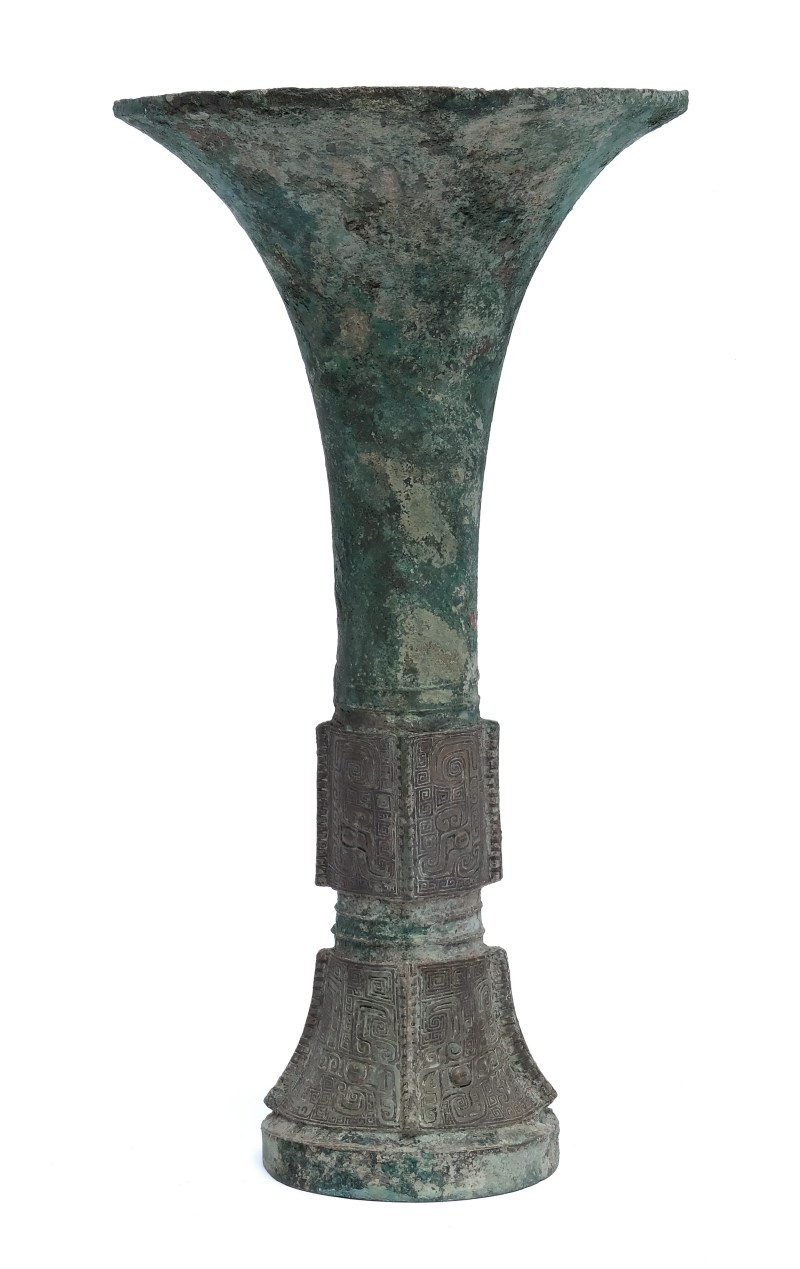 An archaic inscribed bronze wine beaker, Gu - 图5