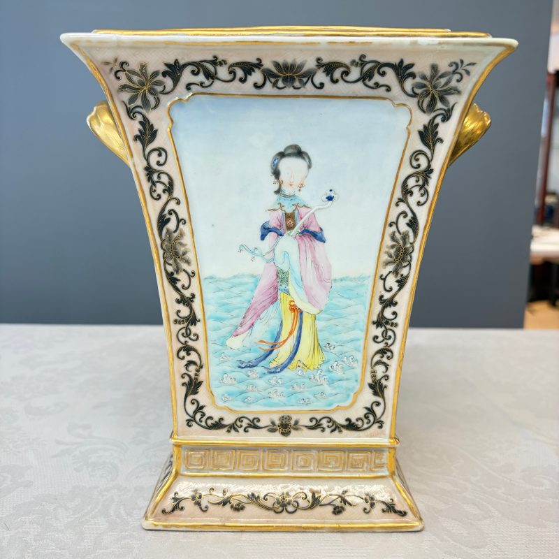 A pair of extremely rare Chinese Canton famille rose bough pots - 图54