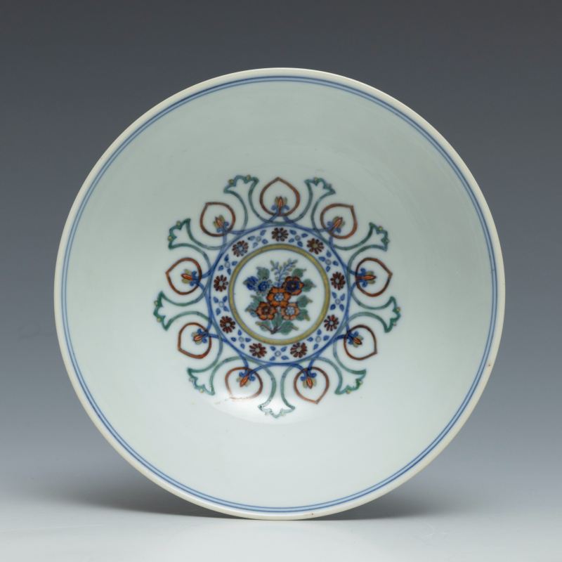 A fine doucai 'floral' bowl, Qianlong mark and of the period (1736-1795) - 图4