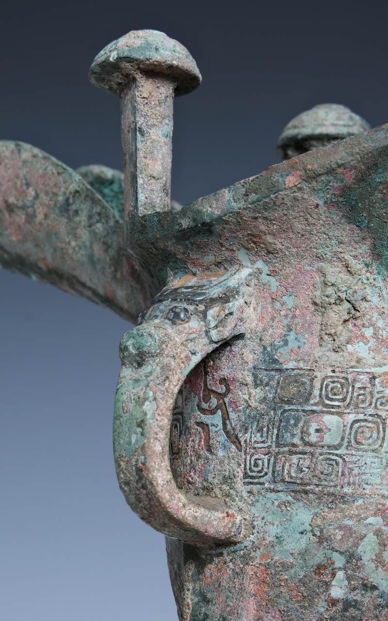An archaic inscribed bronze ritual wine vessel, Jue - 图11