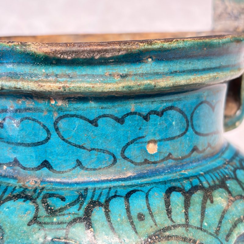 A Chinese peacock-blue-glazed tripod incense burner with wooden cover - 图20
