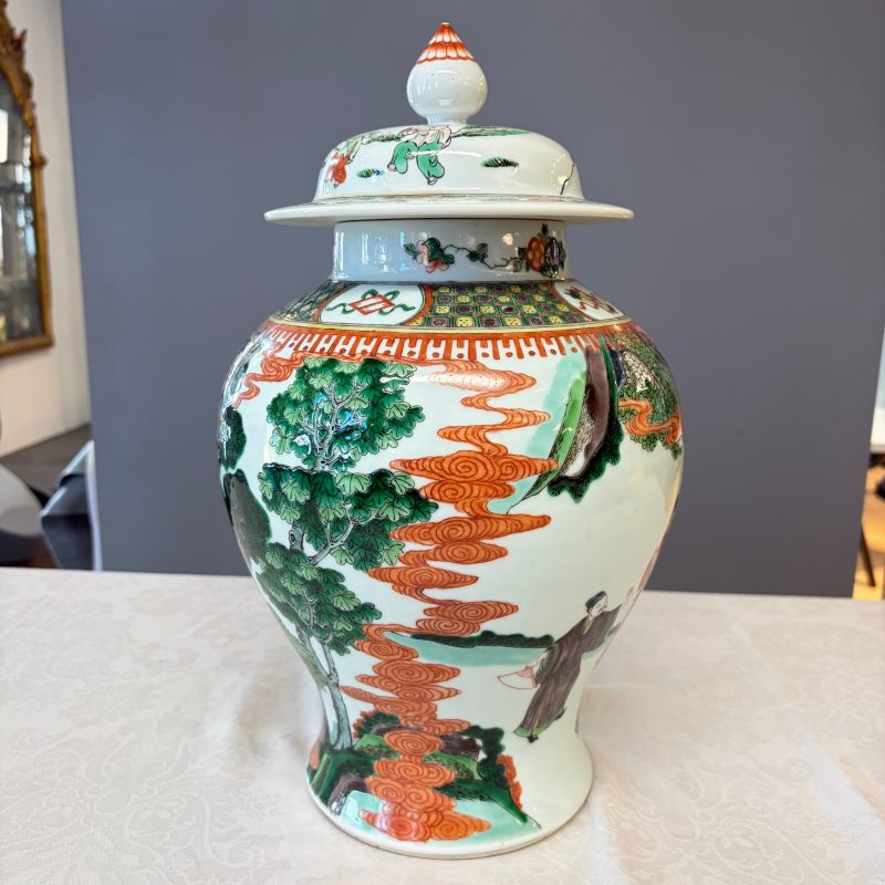 A Chinese famille verte 'Scholars and Court Ladies' baluster vase and cover - 图10