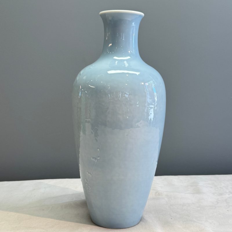 A Chinese claire-de-lune vase with floral relief design - 图10