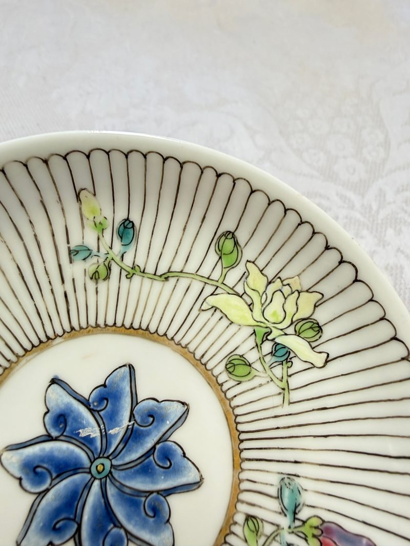 A Chinese famille rose tea bowl and saucer with floral design - 图22