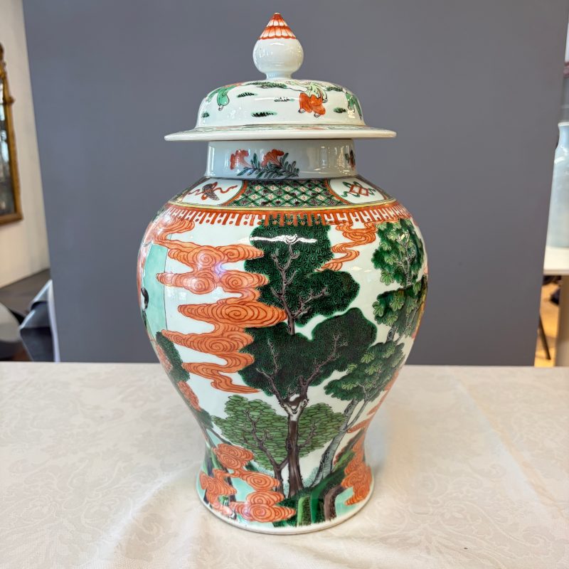 A Chinese famille verte 'Scholars and Court Ladies' baluster vase and cover - 图9