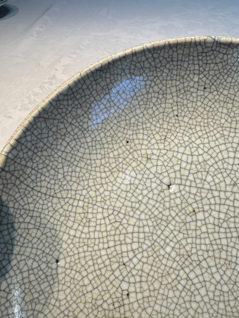 A Chinese blue-glazed shallow bowl and a ge-type dish - 图7