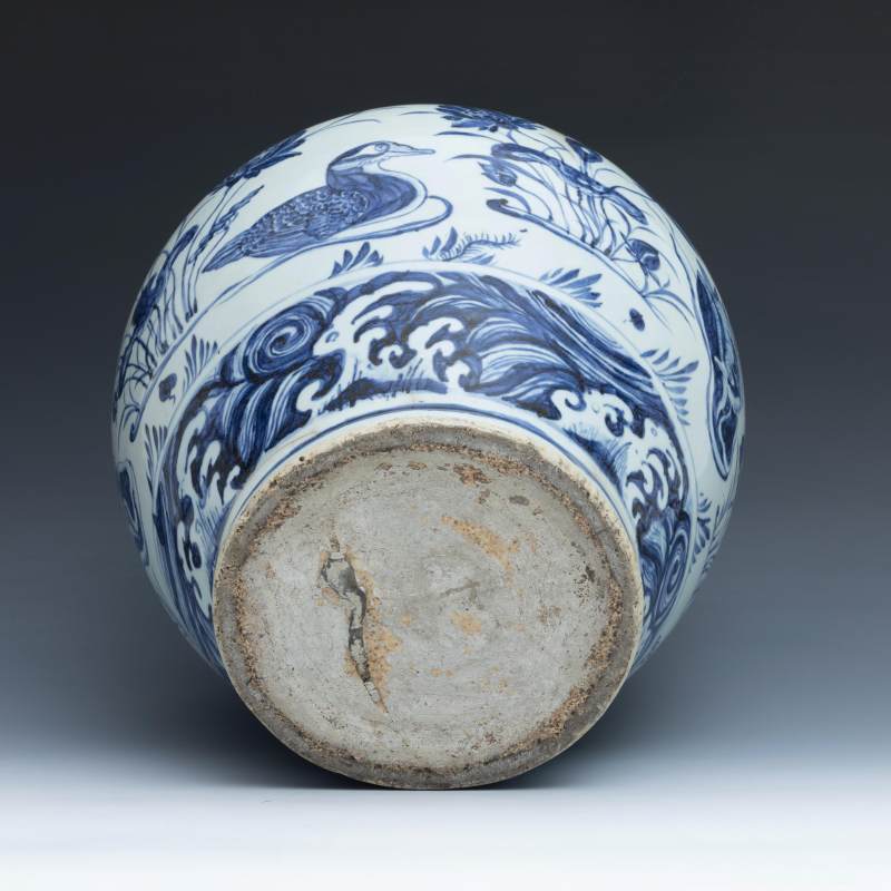 A rare blue and white 'mandarin ducks and lotus' jar, Guan - 图7