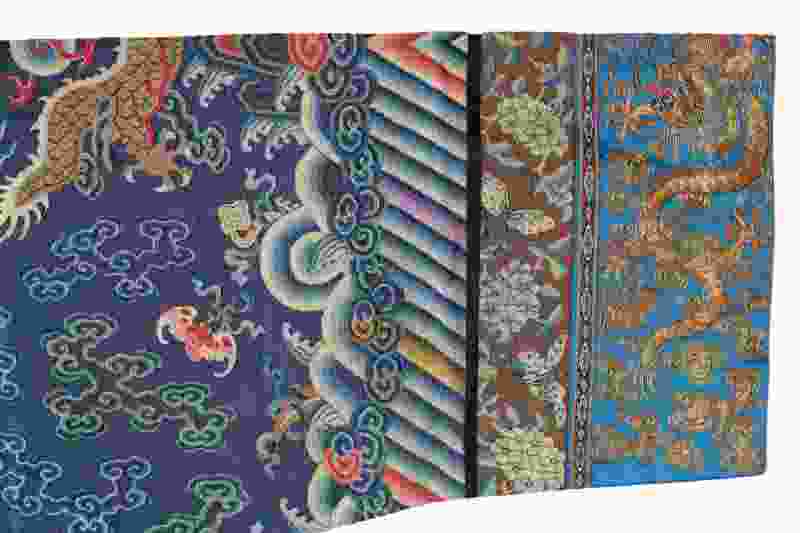 A blue-ground silk kesi dragon summer robe - 图8